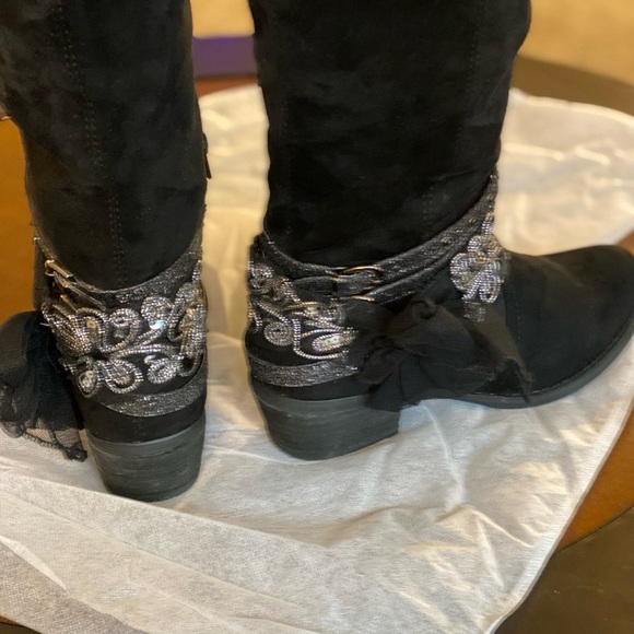 Midnight Dream Boots - Picture 15 of 17